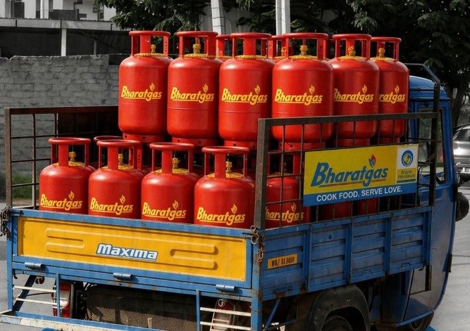 ಅ.1ರಿಂದ ಸಬ್ಸಿಡಿ LPG ಪ್ರಯೋಜನಕ್ಕೆ ಆಧಾರ್ ಬಯೋಮೆಟ್ರಿಕ್ ಕಡ್ಡಾಯ; ದೃಢೀಕರಣವನ್ನು ಹೀಗೆ ಮಾಡಿಕೊಳ್ಳಿ
